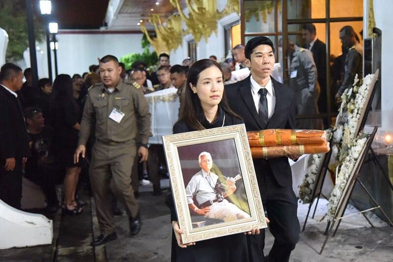 In the atmosphere of the last night of ⁤'Ahlong', the family kept the body for 100 days.⁤ Waiting ⁣for the⁤ royal cremation