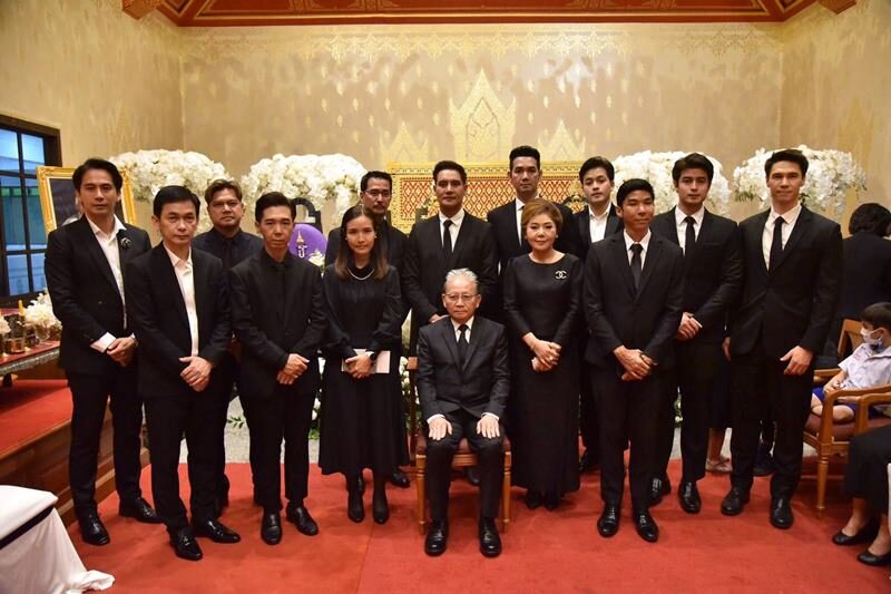 In the ⁢atmosphere of the last night ‍of 'Ahlong', the family kept the body for 100 days. Waiting for the royal cremation