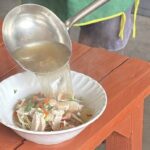 “เจ๊ดาตาตุ้ย“ ก๋วยเตี๋ยวไก่ ชามละยี่ ถูกใจสายงบน้อย-วัยรุ่นฟันน้ำนม ช่วยลดค่าครองชีพลูกค้า