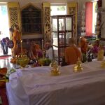 แห่หลวงพ่อหิน ข้ามเขื่อนเจ้าพระยา คอหวยไม่พลาด ส่องทะเบียนรถ-เลขธูปบวงสรวง