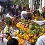 แห่หลวงพ่อหิน ข้ามเขื่อนเจ้าพระยา คอหวยไม่พลาด ส่องทะเบียนรถ-เลขธูปบวงสรวง