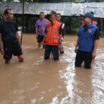 ฝนถล่มหนัก น้ำป่าหลากรุนแรง จมหมู่บ้านชายแดน พบพระ-แม่สอด เร่งอพยพหนีน้ำกลางดึก
