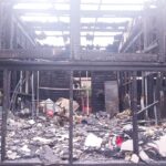 สุดสลด หลานกอดขายาย ถูกไฟคลอก ดับคากองเพลิง เหตุไฟลุกรุนแรง เผาบ้านวอด 10 หลัง