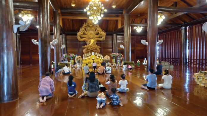 เที่ยววัดวันหยุด