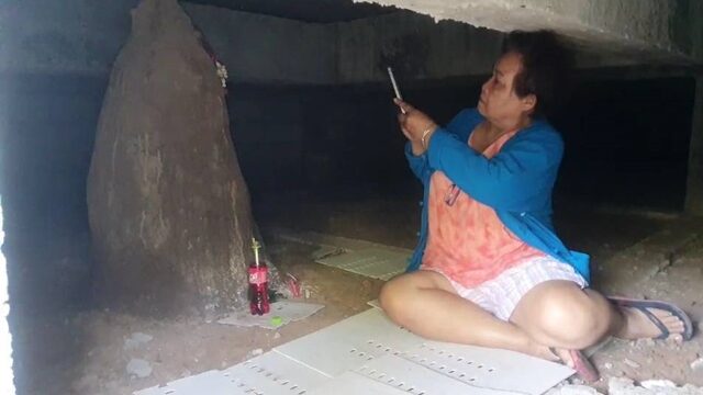 ฮือฮา พญาจอมปลวก โผล่ใต้ถุนบ้าน ปลายยอดแตกกระจาย เจ้าของบ้าน เผย ให้โชคมาแล้วหลายงวด แห่จุดธูป ถูแป้งเห็นเลขเด็ดตกใจ ตรงกับเลขดังด้วย