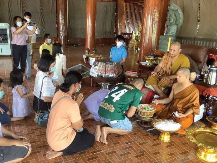 เที่ยววัดวันหยุด