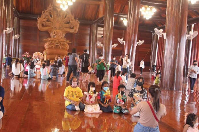 เที่ยววัดวันหยุด