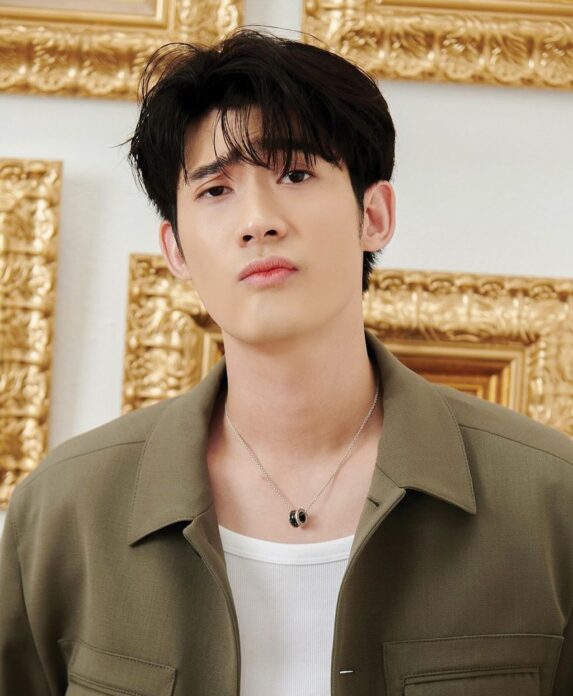 อาทิตย์ใส