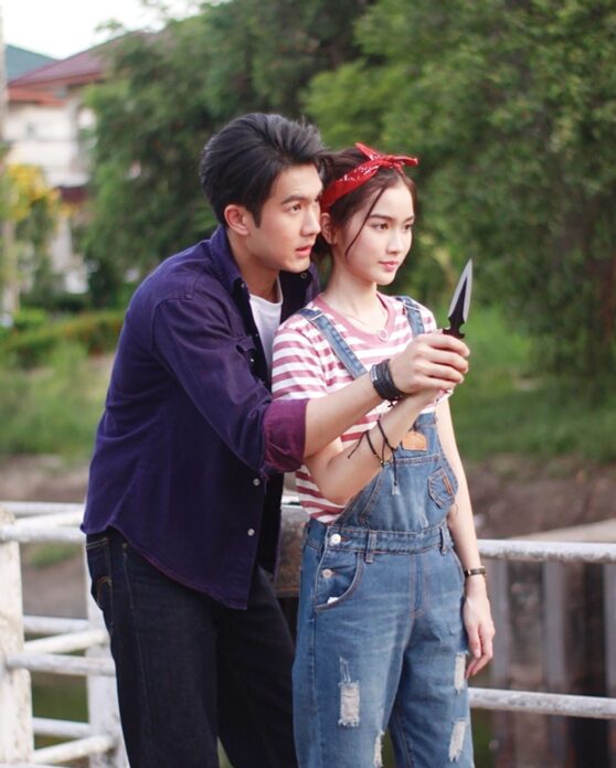 เบื้องหลังมายา