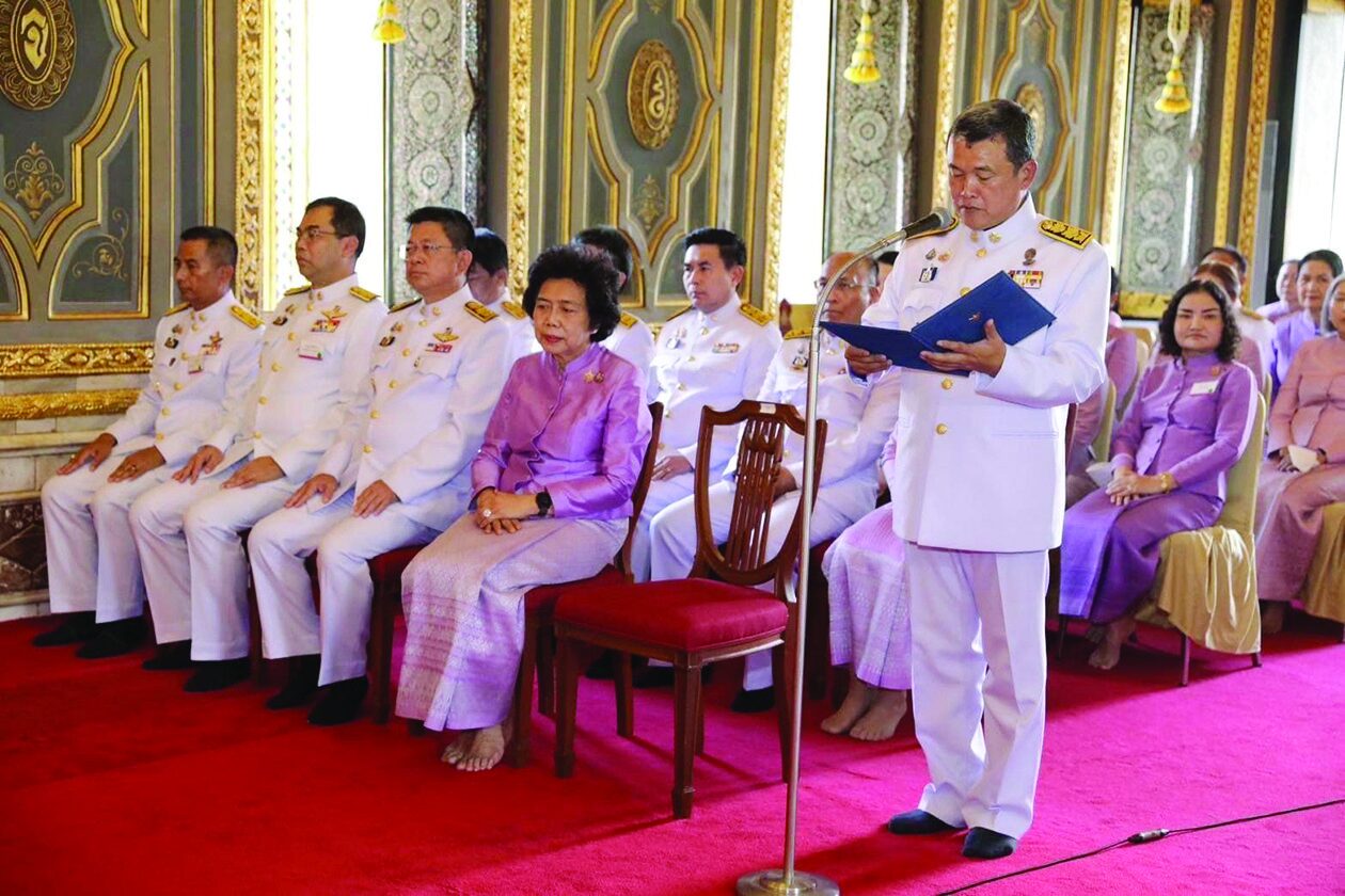 ข่าวสดพระเครื่อง - พรประทานสมเด็จพระสังฆราช ปลัดมท.-ขรก.มหาดไทยเกษียณฯ