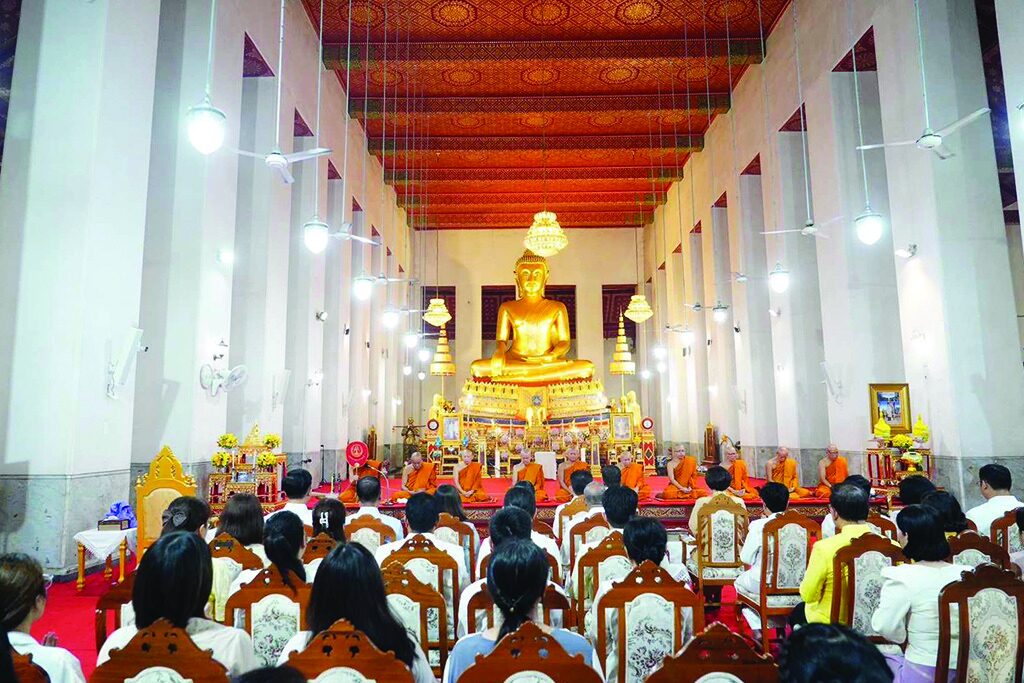 ข่าวสดพระเครื่อง - พิธีตักบาตรเทโวโรหณะ วัดมหาธาตุยุวราชรังสฤษฎิ์
