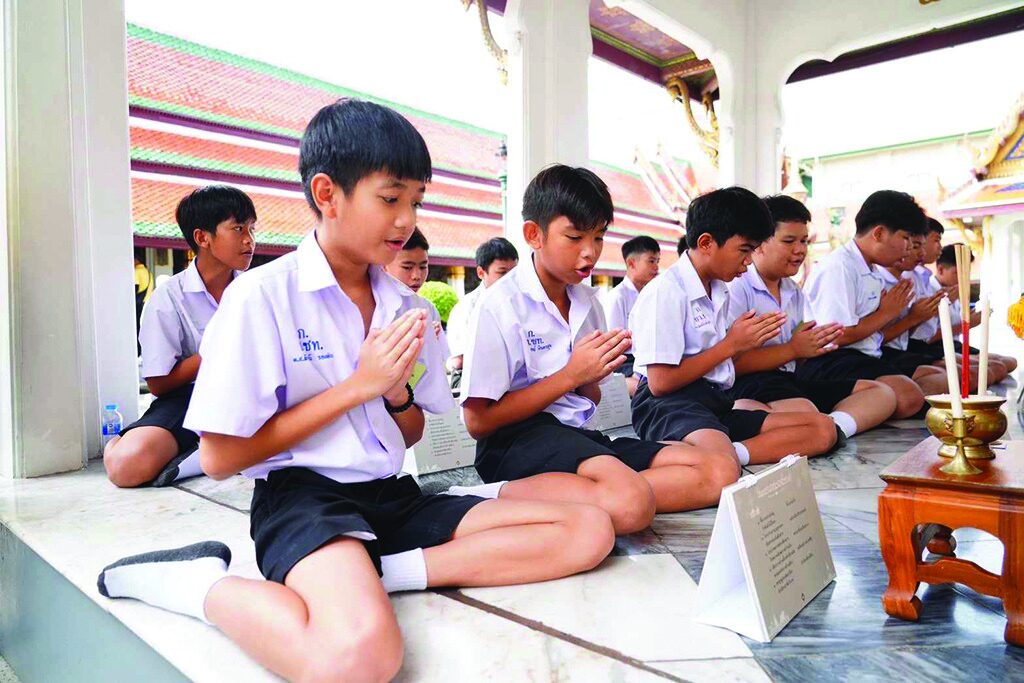 ข่าวสดพระเครื่อง - ประชันสวดโอ้เอ้วิหารราย ศาลาราย-รอบวัดพระแก้ว