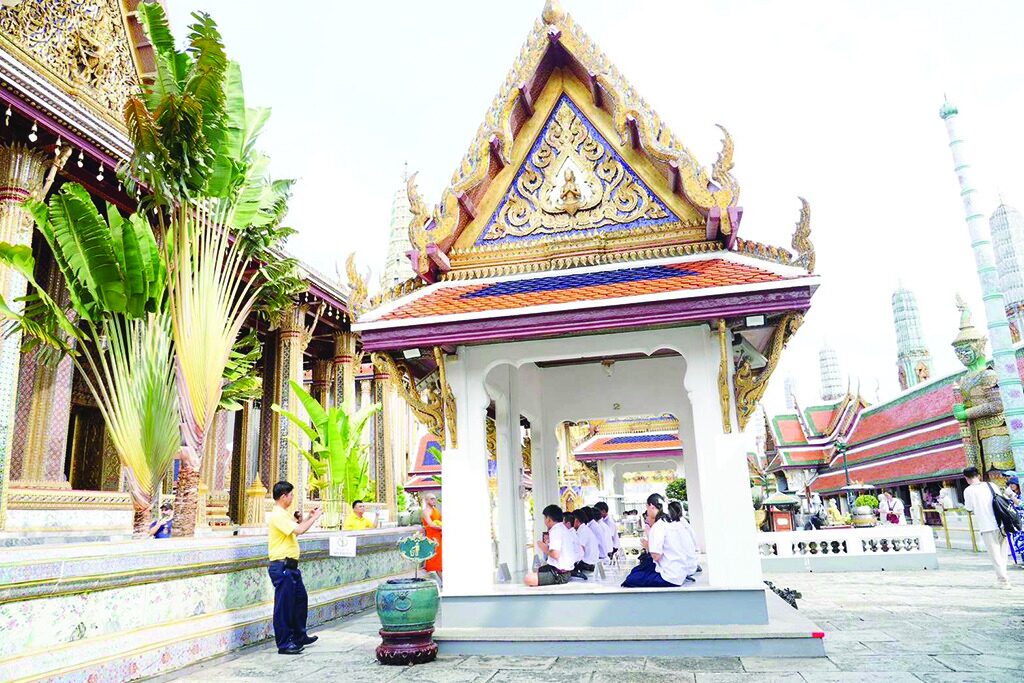 ข่าวสดพระเครื่อง - ประชันสวดโอ้เอ้วิหารราย ศาลาราย-รอบวัดพระแก้ว 