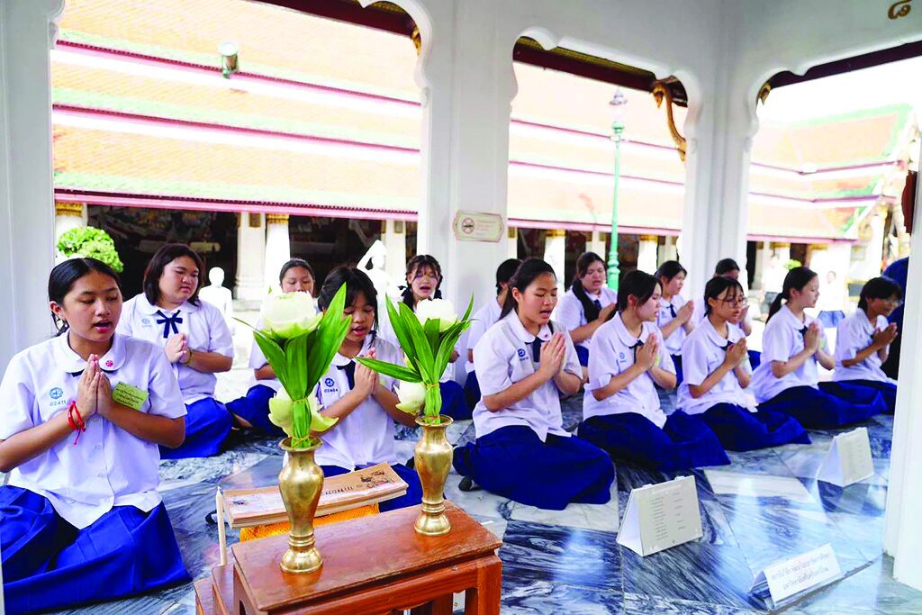 ข่าวสดพระเครื่อง - ประชันสวดโอ้เอ้วิหารราย ศาลาราย-รอบวัดพระแก้ว