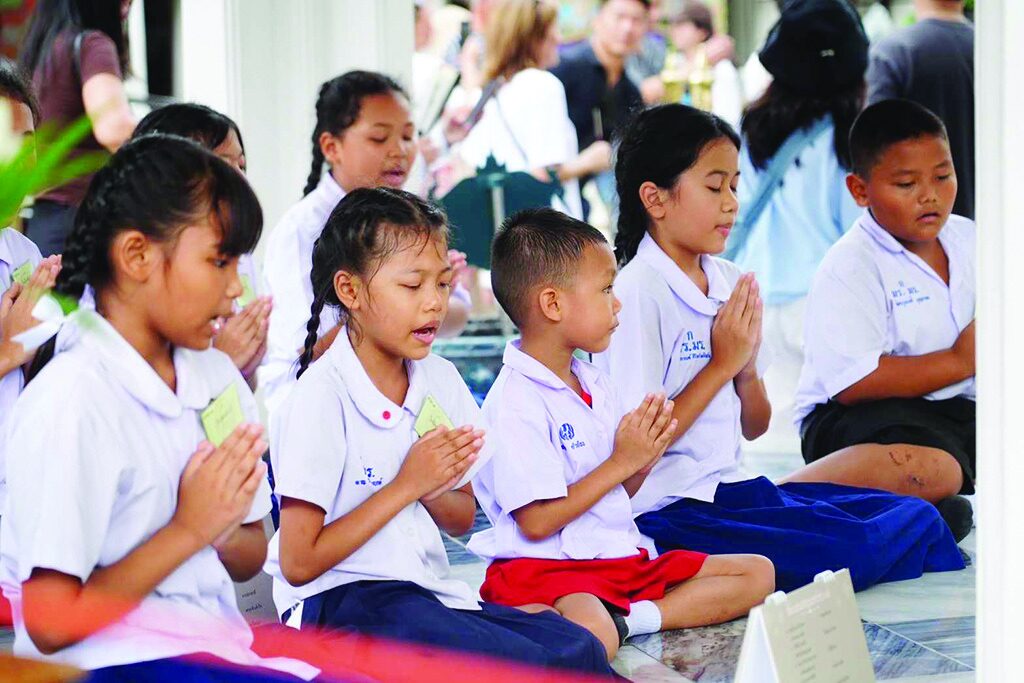 ข่าวสดพระเครื่อง - ประชันสวดโอ้เอ้วิหารราย ศาลาราย-รอบวัดพระแก้ว