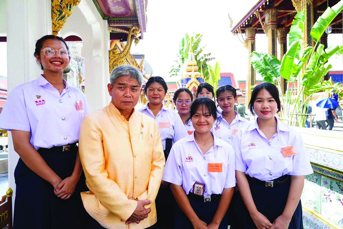 ข่าวสดพระเครื่อง - ประชันสวดโอ้เอ้วิหารราย ศาลาราย-รอบวัดพระแก้ว