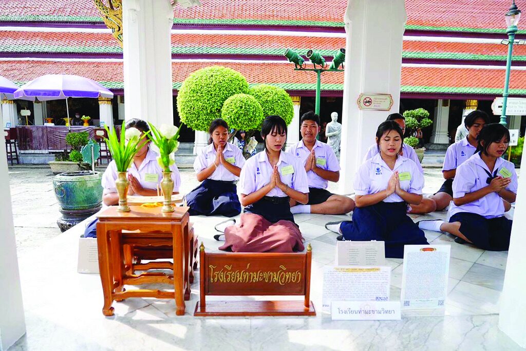 ข่าวสดพระเครื่อง - ประชันสวดโอ้เอ้วิหารราย ศาลาราย-รอบวัดพระแก้ว