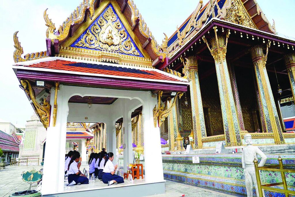 ข่าวสดพระเครื่อง - ประชันสวดโอ้เอ้วิหารราย ศาลาราย-รอบวัดพระแก้ว