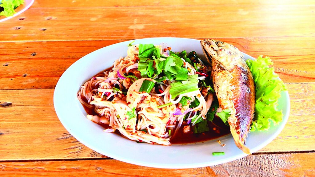 หลาก&หลายอิ่มอร่อย - ‘รับคอละออม’ท่ายาง รสชาติแซ่บ-จัดจ้าน