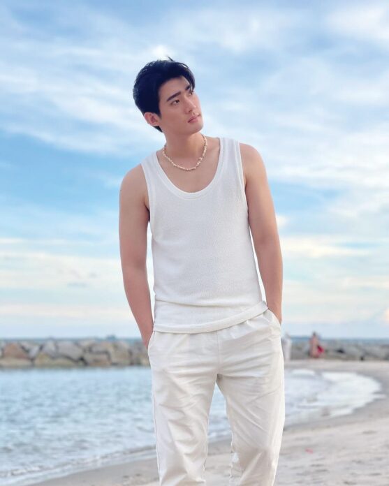 อาทิตย์ใส