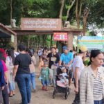 ทะลักสวนสัตว์ หอบลูกจูงหลาน แห่ให้กำลังใจ ลูกฮิปโป หลังถูกบูลลี่ เตรียมตั้งชื่อน้อง