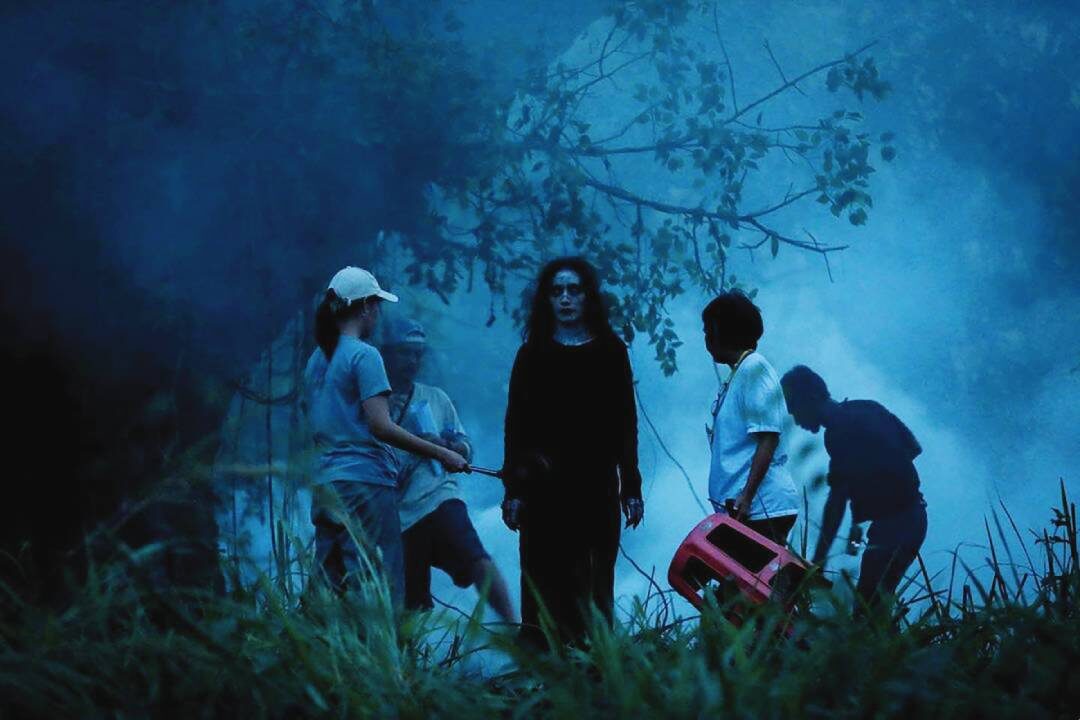 ซุปตาร์บันเทิง - ‘ผีชุดดำ’เปิดเผยตัวตน ‘ครูออม’พร้อมปล่อยของ