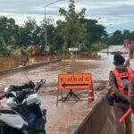 ฝนถล่มหนัก น้ำป่าหลากรุนแรง จมหมู่บ้านชายแดน พบพระ-แม่สอด เร่งอพยพหนีน้ำกลางดึก