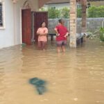 ฝนกระหน่ำหนัก อ.โชคชัย มวลน้ำไหลท่วม โรงเรียน-บ้านเรือน-ถนนสัญจร เอ่อนองขังเต็มพื้นที่