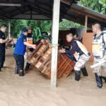 ฝนถล่มหนัก น้ำป่าหลากรุนแรง จมหมู่บ้านชายแดน พบพระ-แม่สอด เร่งอพยพหนีน้ำกลางดึก