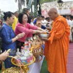 วันออกพรรษา ตักบาตรเทโวโรหณะ ย้อนรอย 78 ปี ก่อเกิดสะพานประวัติศาสตร์ปาย