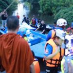 ลุยน้ำแจกอาหาร-ยา ผู้ประสบภัย อ.สารภี น้ำท่วม 6 วัน สูงระดับเอว-คอ เริ่มเน่าเสีย