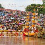 หนึ่งเดียวในโลก ชาวบ้านนับหมื่นแห่ชมพิธี อุ้มพระดำน้ำ ประเพณีโบราณสืบทอดนาน 500 ปี