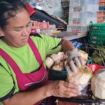 มะพร้าวน้ำหอม ราคาตกฮวบ เหลือ 10 บาท เหตุจีนหยุดนำเข้า ผลผลิตออกล้นตลาด 