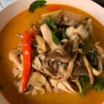 ชาวครบุรี หอบเห็ดโคนออกจากป่า ปรุงเมนูเด็ดกิน เก็บได้มากสร้างรายได้ดี 2 พันต่อวัน 