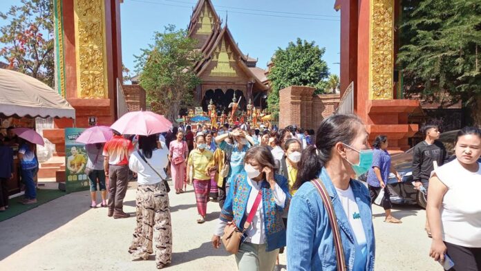 เที่ยววัดวันหยุด