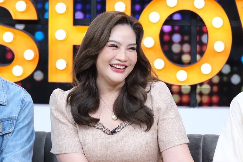 อรอนงค์ ควงลูกชาย อองรี-อองตอง อัพเดตอาการป่วยมะเร็ง