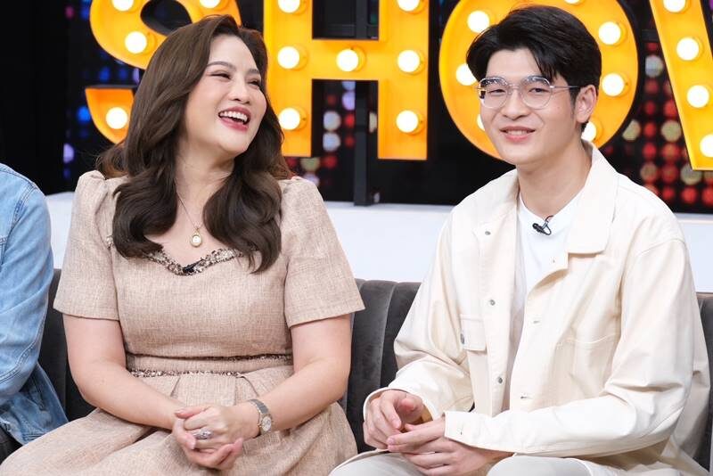 อรอนงค์ ควงลูกชาย อองรี-อองตอง อัพเดตอาการป่วยมะเร็ง