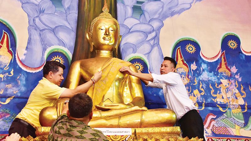 .ถักร้อยสานศรัทธาห่มอังสะ 7 พระประธานในจ.ปทุมธานี.