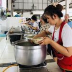 ร้านข้าวแกงเปิดหม้อ กินฟรี ถวายเป็นพระราชกุศล เนื่องในวันคล้ายวันสวรรคต พ่อหลวง ร.9