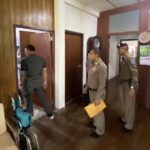 ผู้การสุราษฎร์ นำหมายศาล ตรวจค้นบ้าน ตร.ยศนายพล คดีตากใบ ไม่พบตัวจำเลย