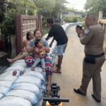 ตำรวจ ทท.ลพบุรี ติดตามสถานการณ์น้ำท่วมในพื้นที่ เร่งเตือนปชช.-นทท