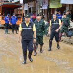 รมช.กลาโหม - รองผบ.ทสส. ให้กำลังใจ ชาวแม่สาย ประสบอุทกภัย-ทหารปฏิบัติงานฟื้นฟู