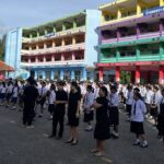 ลดธงครึ่งเสา คณะครู-นักเรียน ท.ร.ท.2 ยืนไว้อาลัย ร่วมแสดงความเสียใจ เหตุไฟไหม้รถบัสทัศนศึกษา
