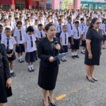 ลดธงครึ่งเสา คณะครู-นักเรียน ท.ร.ท.2 ยืนไว้อาลัย ร่วมแสดงความเสียใจ เหตุไฟไหม้รถบัสทัศนศึกษา