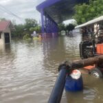 ฝนกระหน่ำหนัก อ.โชคชัย มวลน้ำไหลท่วม โรงเรียน-บ้านเรือน-ถนนสัญจร เอ่อนองขังเต็มพื้นที่