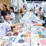 มหกรรมหนังสือฯ ร่วมสร้างกุศล มูลนิธิหนึ่งอ่านล้านตื่น-นักอ่าน มอบทุน 2 แสนบาท ให้ 20 โรงเรียนทั่วประเทศ