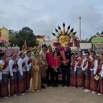 ยิ่งใหญ่ ตักบาตรเทโวอุทัยธานี พระภิกษุสงฆ์ 500 รูป รับรับบิณฑบาต พุทธศาสนิกชน