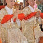 “เอ็ม ธนากร” ทายาทพันล้าน ขี่ช้างแห่นาคอย่างยิ่งใหญ่ โปรยทานหลายแสนบาท 