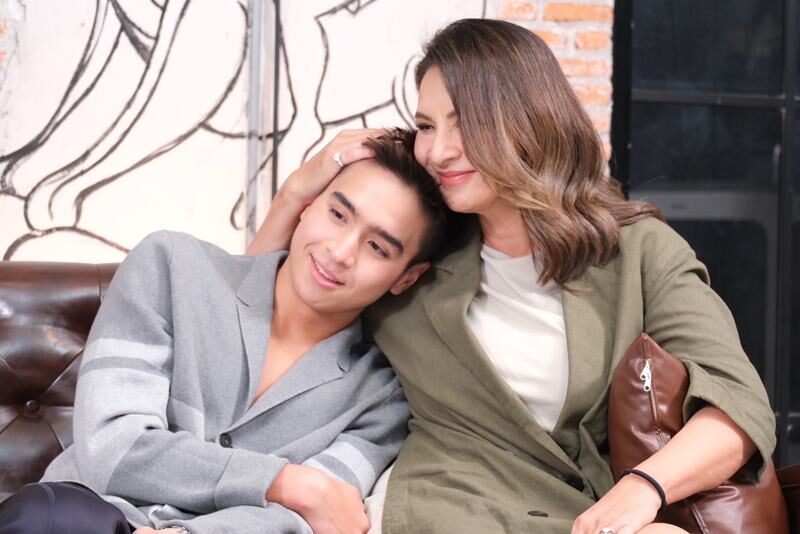 ลูกเกด-ซินดี้-เอ๋ ควงลูกๆ ที่ไม่ได้มีดีแค่หน้าตา แต่มีดีกรีเป็นนักว่ายน้ำระดับประเทศ