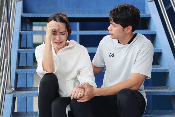 เบื้องหลังมายา